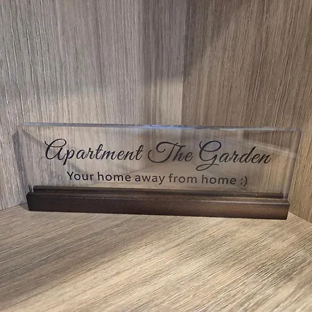 The Garden Ruse, Private Garden & Free Parking アパート ルセ