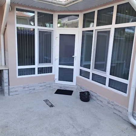 The Garden Apartman *