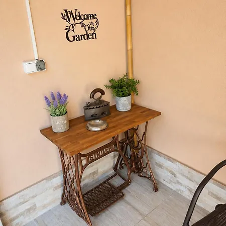 The Garden Ruse, Private Garden & Free Parking アパート
