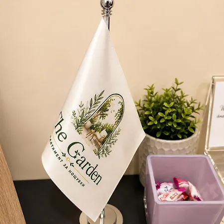 The Garden Ruse, Private Garden & Free Parking アパート *