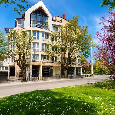 アパート The Garden Ruse, Private Garden & Free Parking *